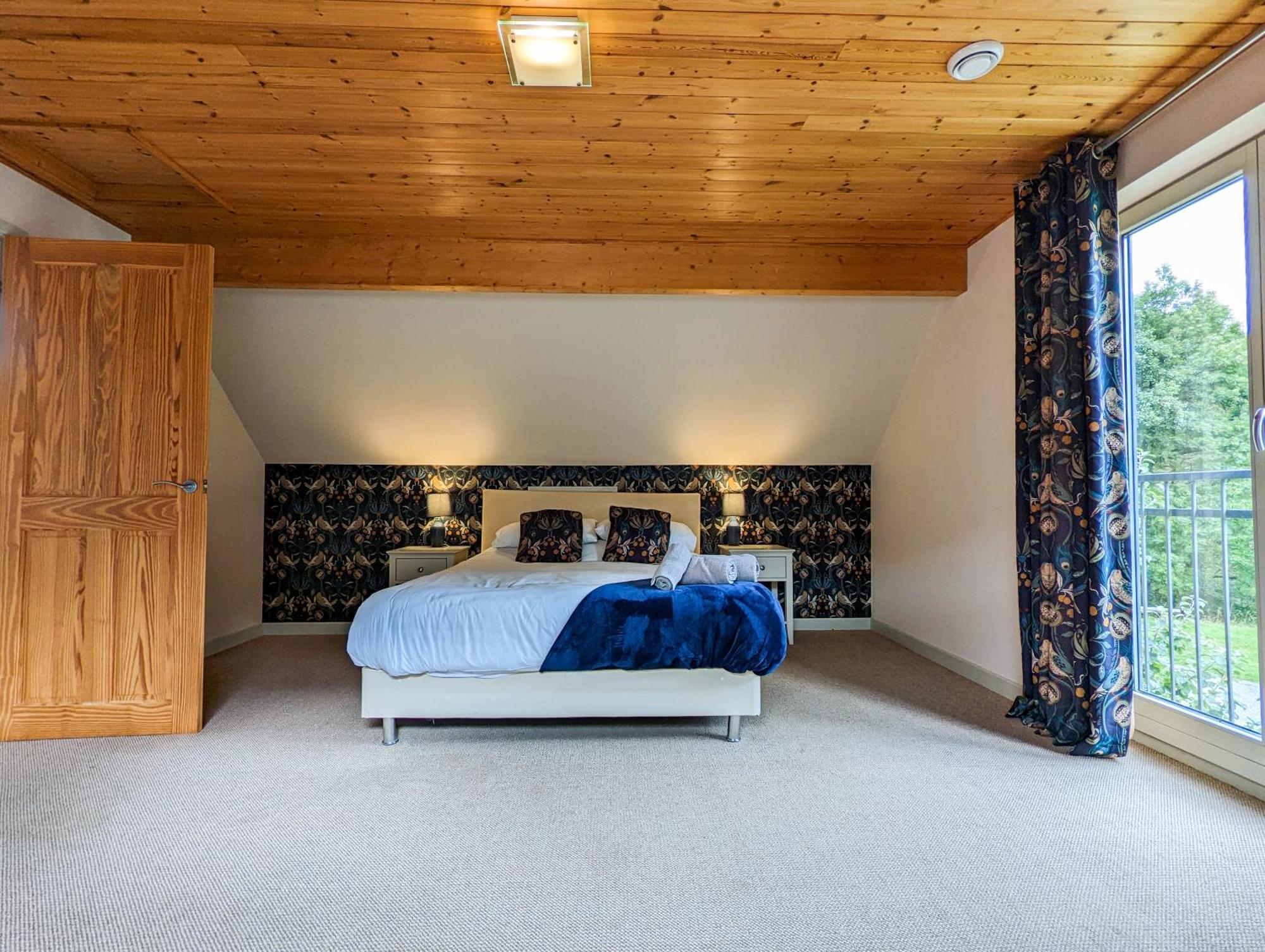 Elm Escapes Villa Knighton  Rum bild